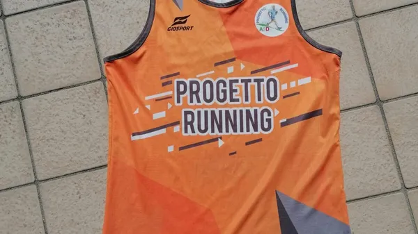 Un’esplosione di creatività: presentata la nuova divisa della Progetto Running
